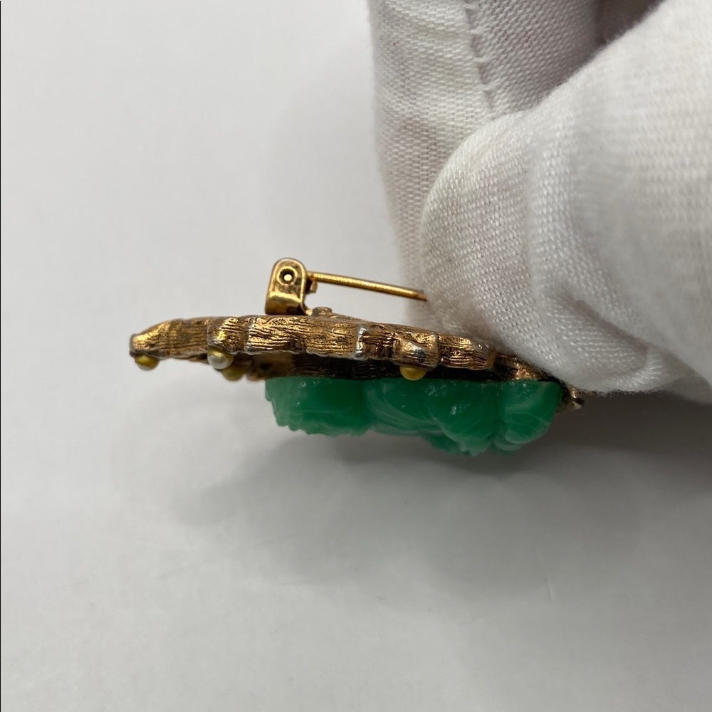 Vintage Green Jade Resin Gold Plated Faux Pearl Budha Brooch Pin - Picture 8 of 8